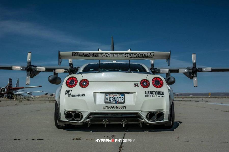  Nissan GT-R by Liberty Walk 2014 года  (фото 4 из 15)